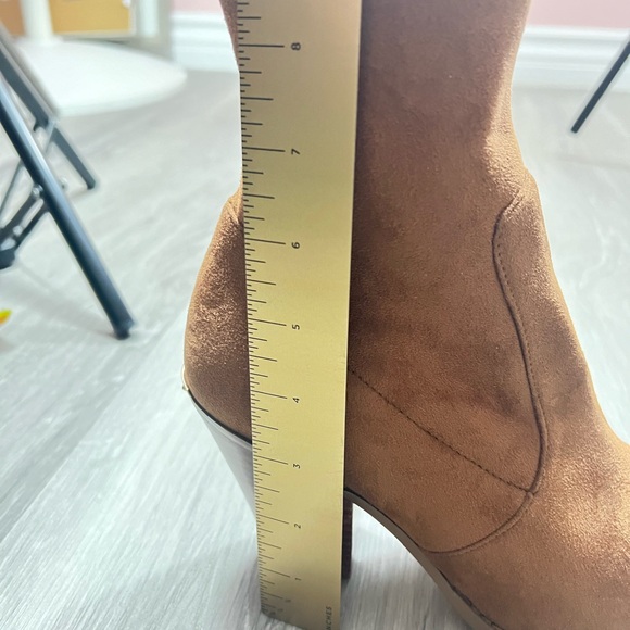 MICHAEL KORS
Dover Studded Faux Suede Boot✨brand new - Picture 7 of 7